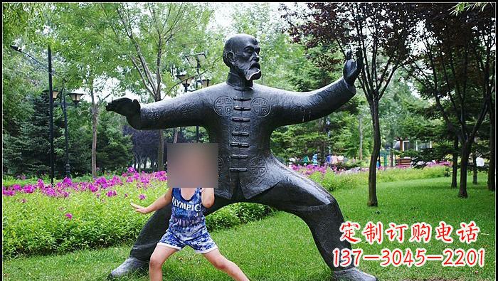 泉州铜雕打太极拳的老人