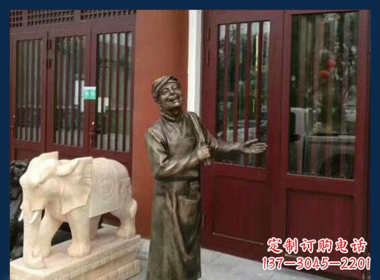 泉州铜雕店小二酒店迎宾人物雕塑