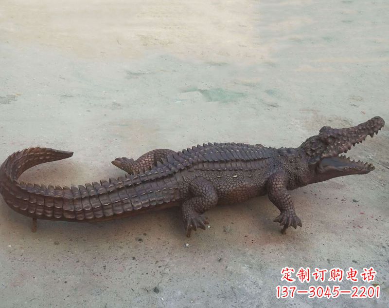 泉州铜雕鳄鱼，铸铜园林仿真动物雕塑