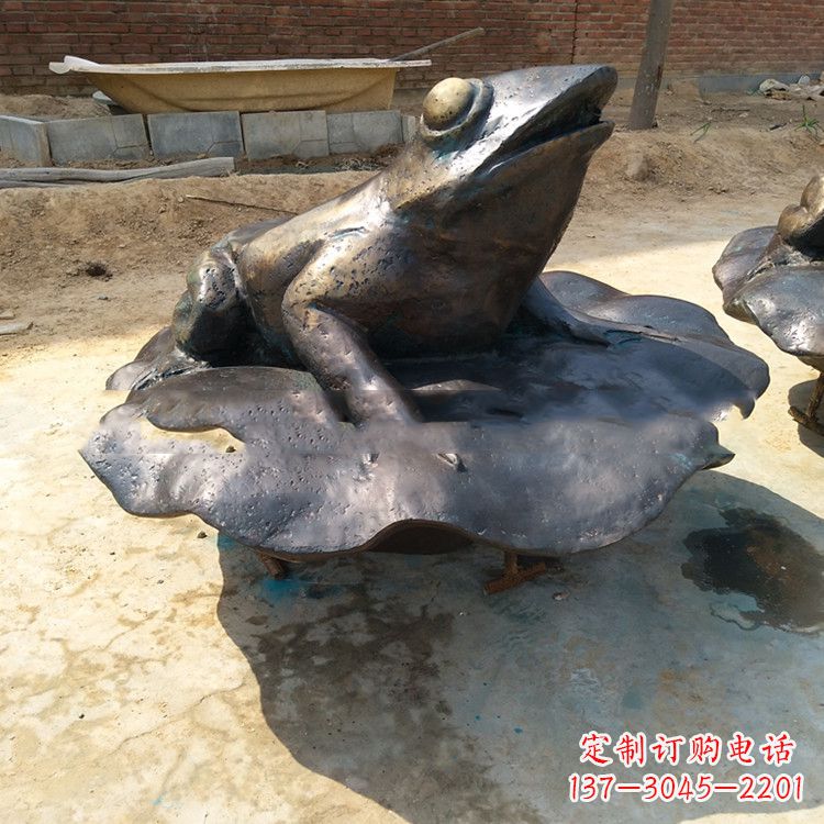 泉州铜雕青蛙喷水雕塑