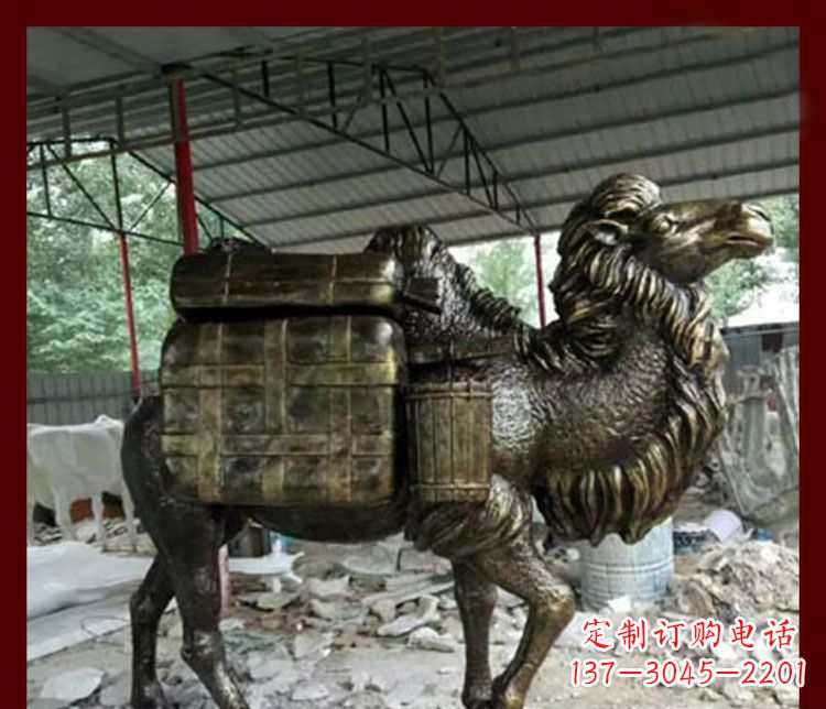 泉州拖行李的骆驼动物铜雕