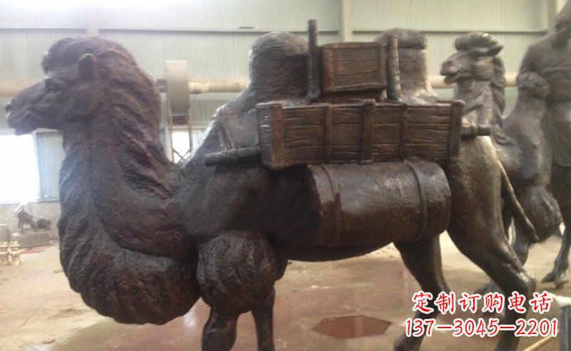 泉州驮着东西的骆驼公园动物铜雕