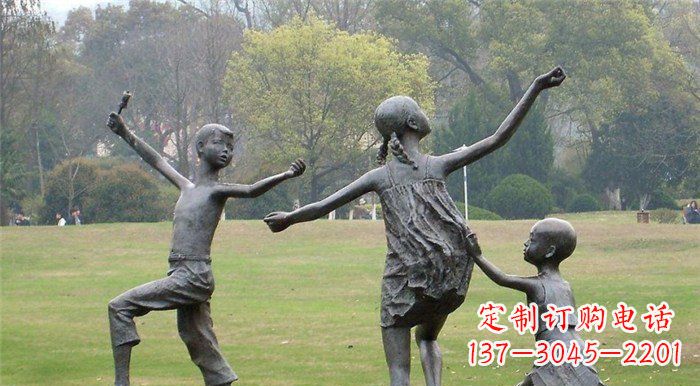 泉州玩耍的儿童公园人物铜雕