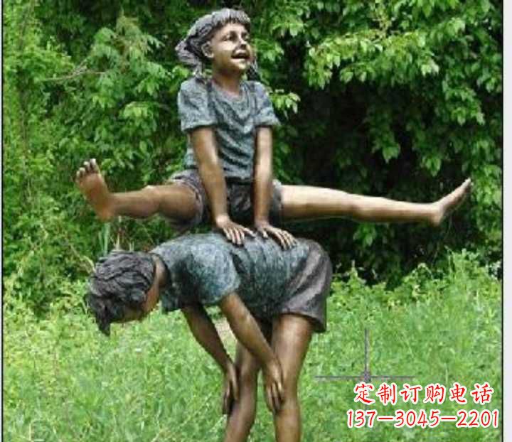 泉州玩跳山羊的儿童铜雕
