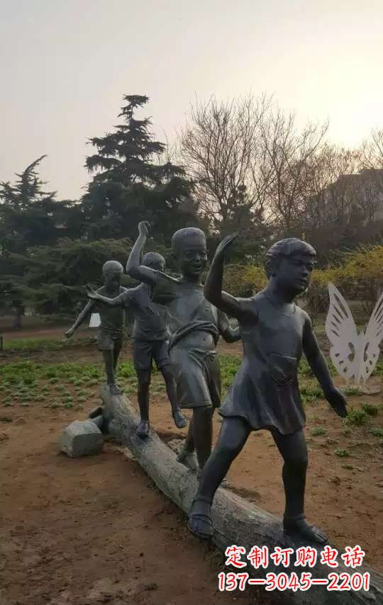 泉州玩走独木桥儿童铜雕