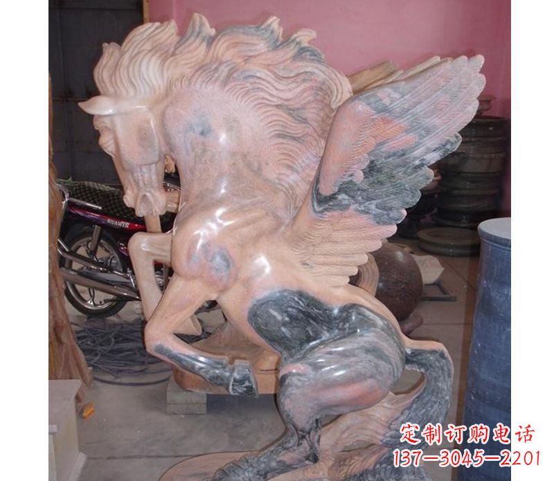 泉州晚霞红奔马石雕