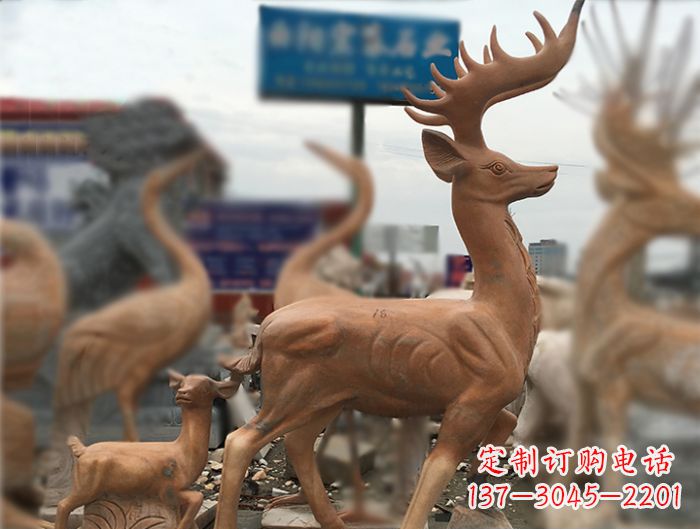 泉州晚霞红动物驯鹿公园石雕
