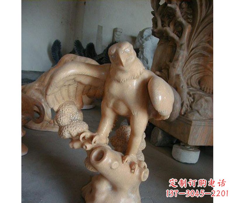 泉州晚霞红老鹰石雕