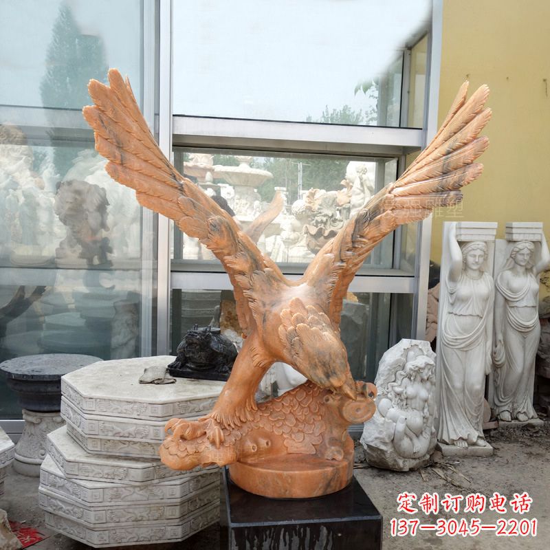 泉州晚霞红老鹰石雕塑