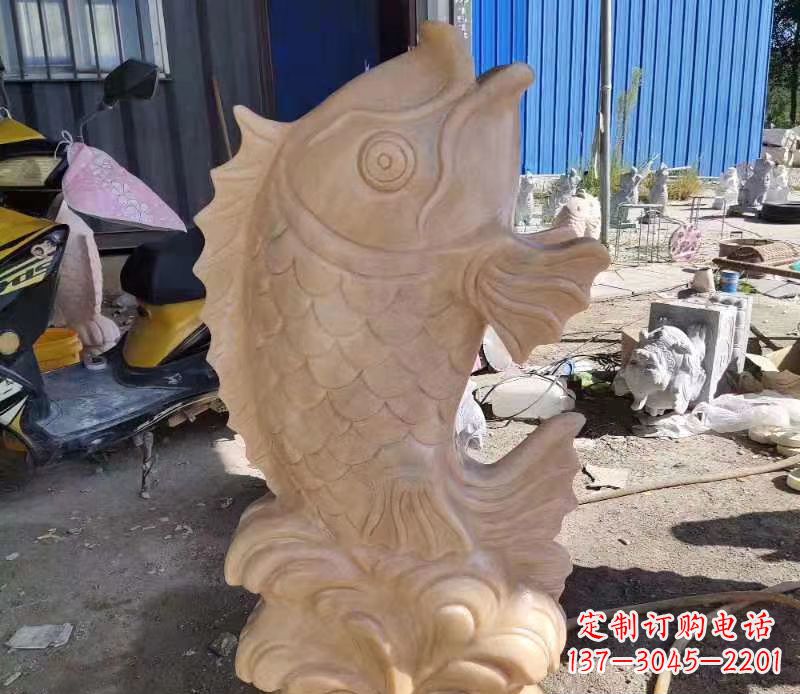 泉州晚霞红喷水鲤鱼石雕