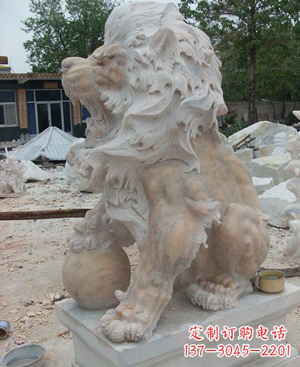 泉州晚霞红寺庙门口西洋狮子石雕