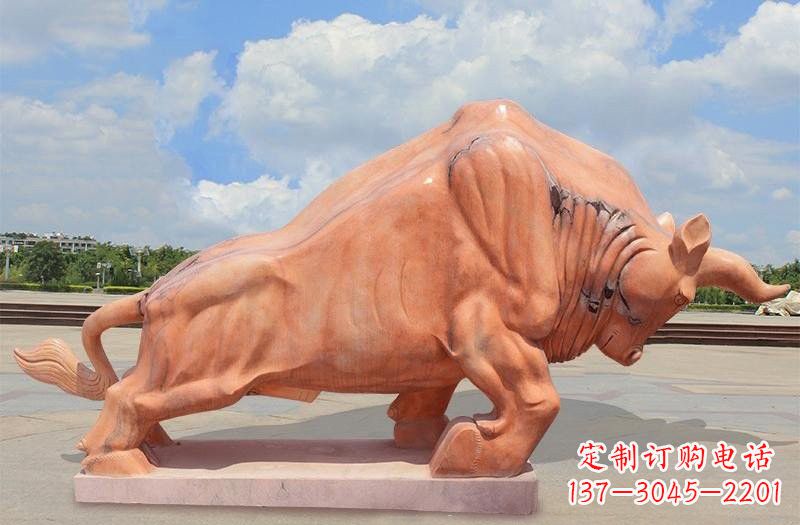 泉州晚霞红拓荒牛石雕