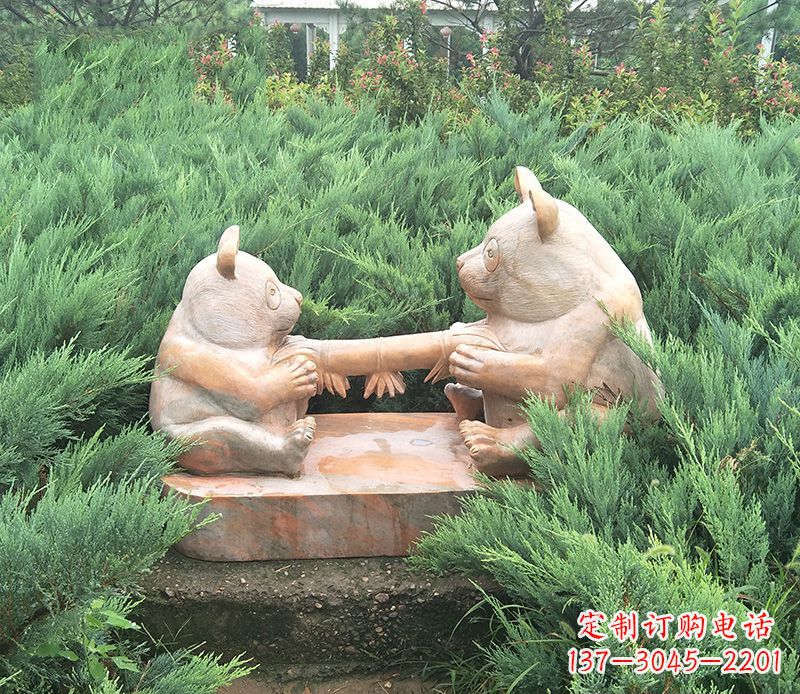 泉州晚霞红熊猫母子石雕