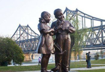 泉州小男孩与小女孩手持鸽子铜雕