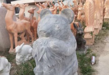 泉州青石熊猫雕塑，传承古典文化