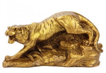 泉州中领雕塑生肖铜虎鎏金摆件，是一款以生肖虎…