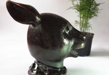 泉州表彰传统的中国生肖兔铜铸雕塑
