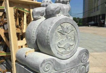 泉州中领雕塑：仿古石门墩石雕艺术品