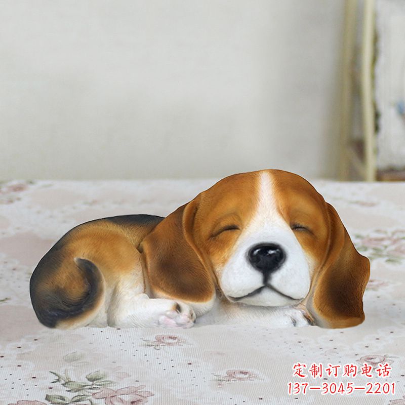 泉州卧姿比格犬仿真雕塑,睡觉的小狗狗是内美陈动物雕塑摆件