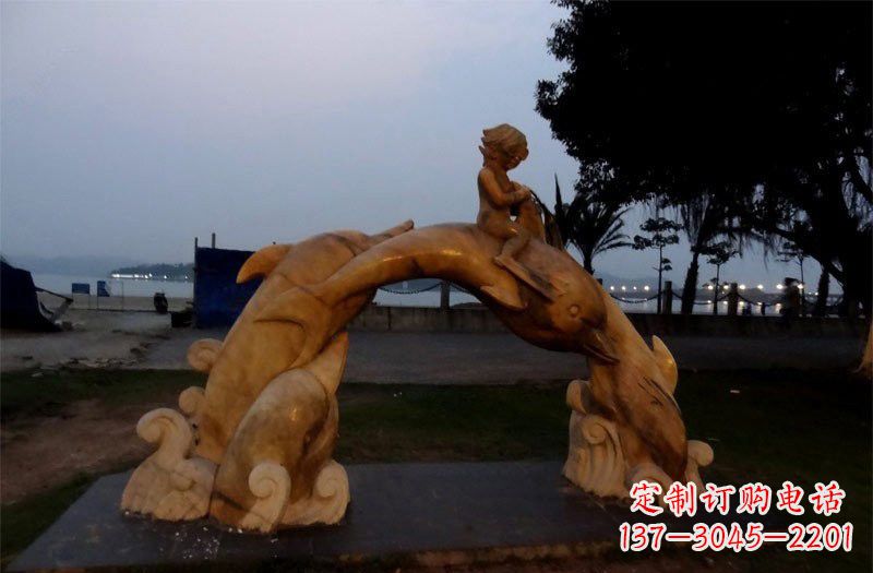 泉州西方儿童骑海豚石雕