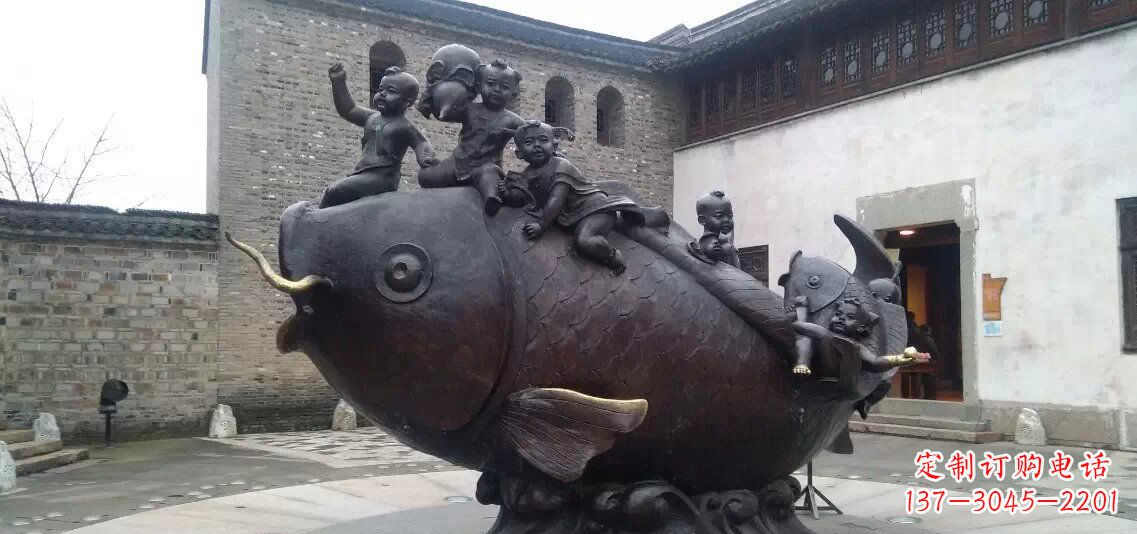 泉州小孩骑鱼铜雕