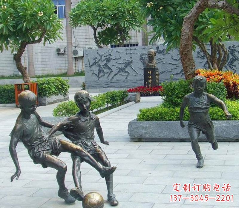 泉州小孩踢足球公园景观铜雕