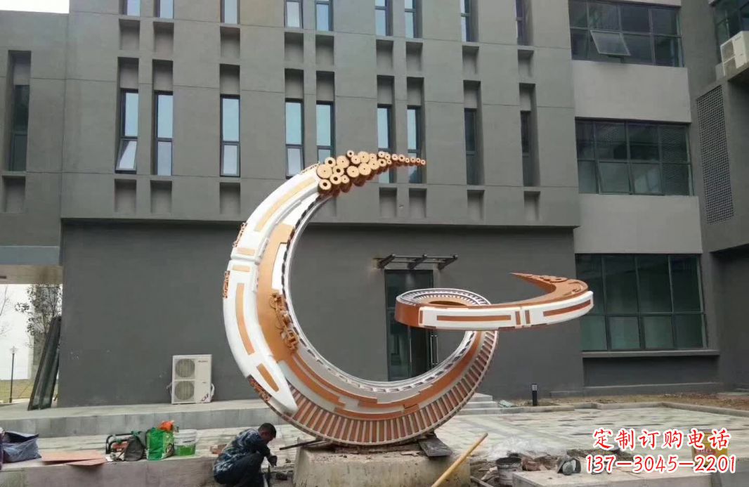 泉州小区抽象不锈钢月亮雕塑