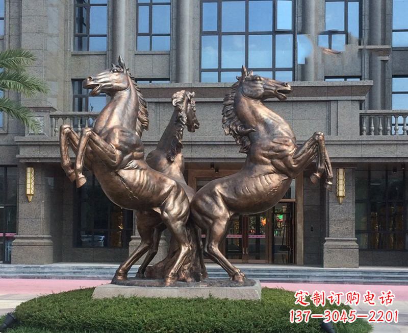 泉州小区立马铜雕