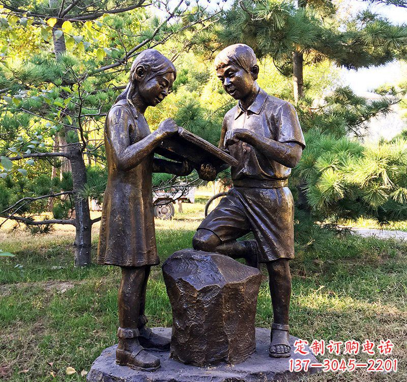 泉州校园读书的学生铜雕