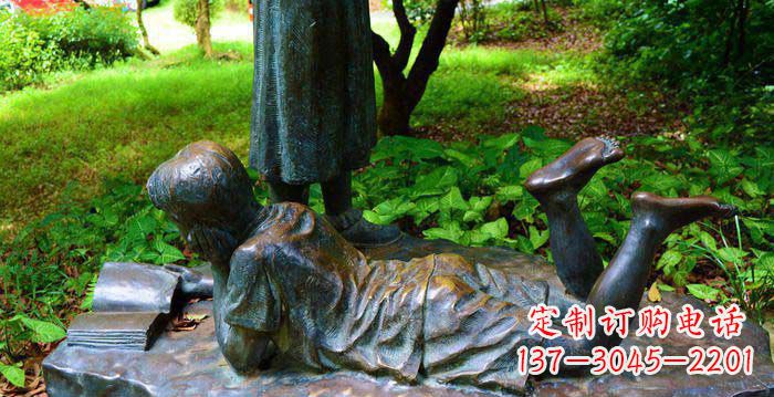 泉州校园趴着看书的小男孩人物铜雕