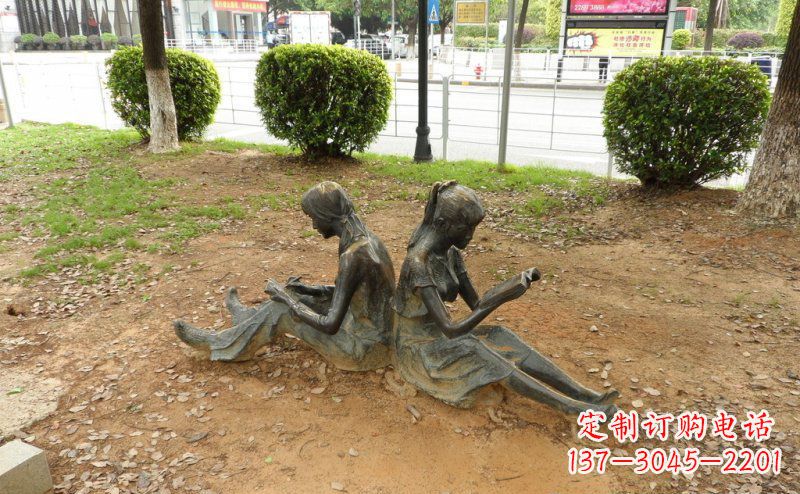 泉州校园坐着看书的女孩人物铜雕