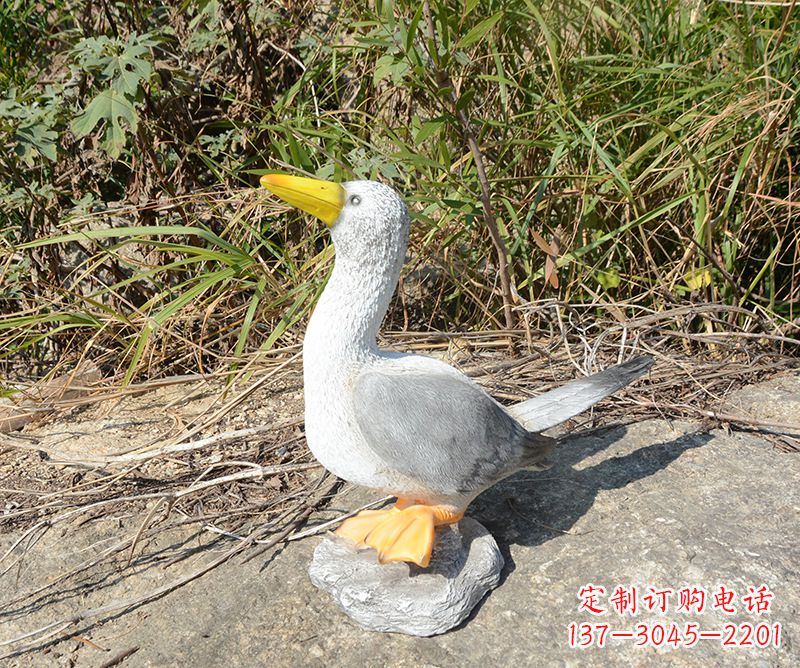 泉州学校雕塑和平鸽