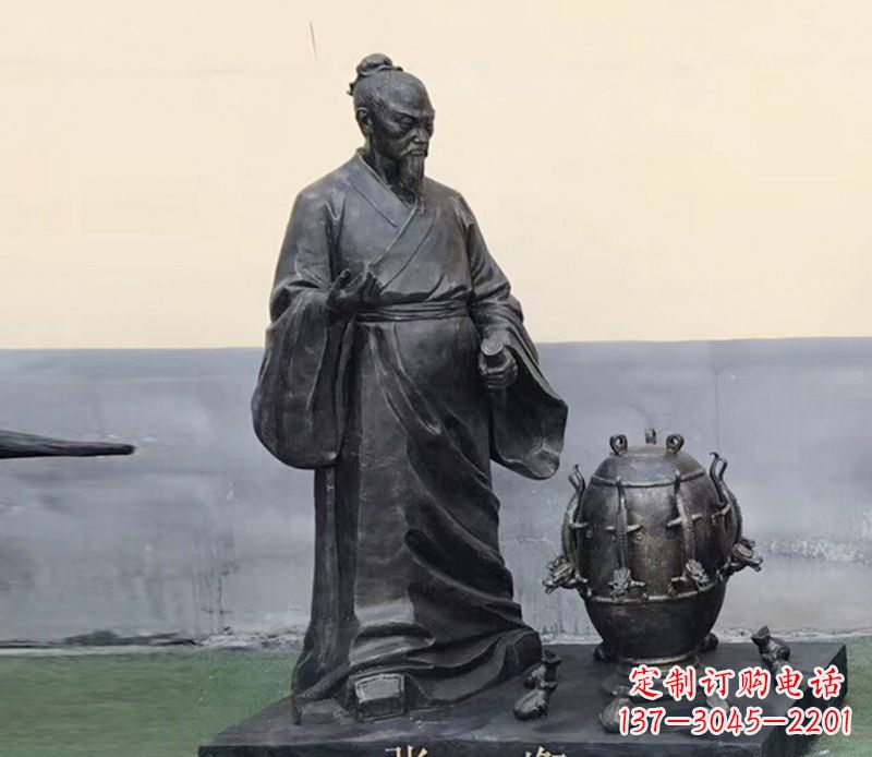 泉州学校张衡和地动仪铜雕