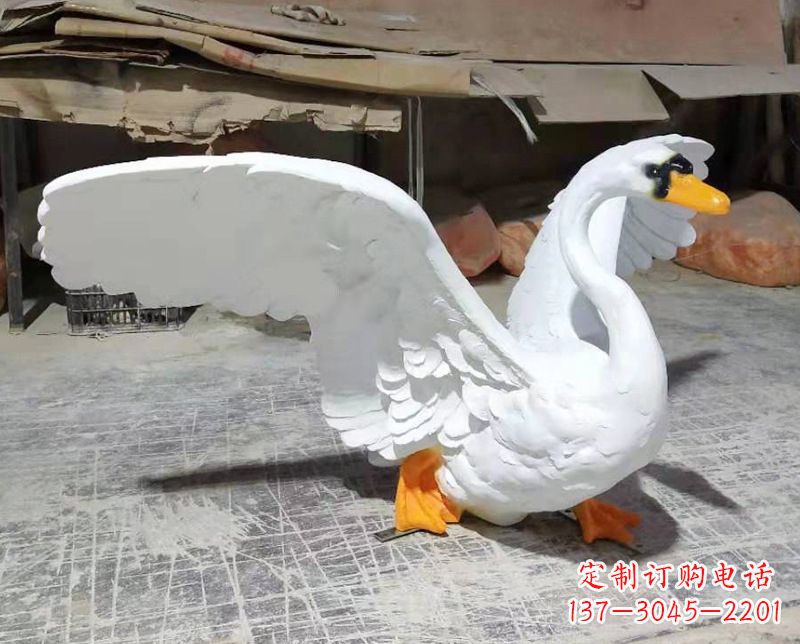 泉州展翅翱翔的仿真白天鹅发光款