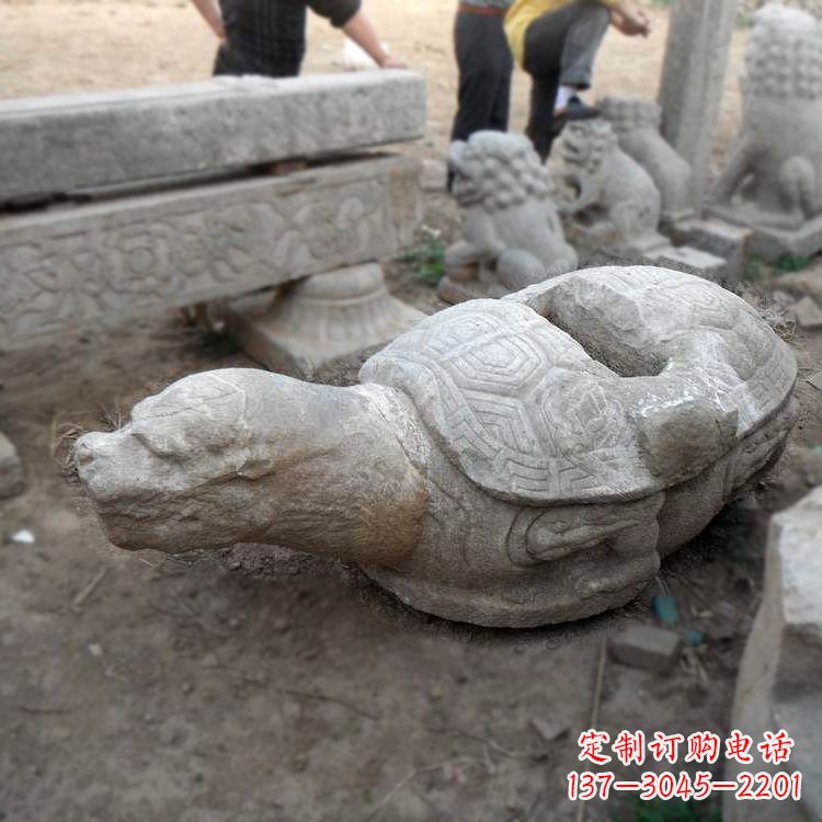泉州朱雀站在赑屃上的石雕