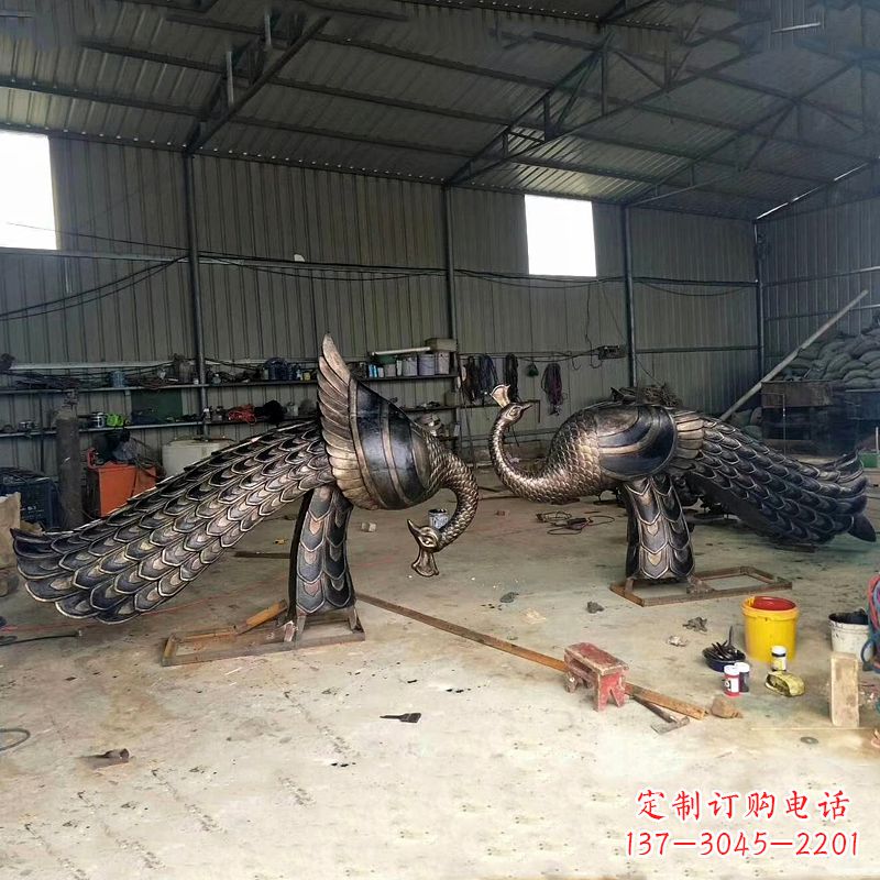 泉州铸铜孔雀雕塑