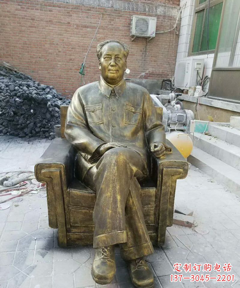 泉州坐沙发的毛主席铜雕