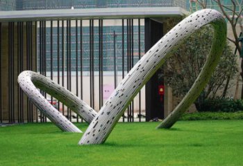 泉州景观雕塑-酒店草坪创意不锈钢圆环景观雕塑