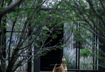 泉州人物雕塑-别墅庭院创意不锈钢仿铜抽象吹笛子的人物雕塑