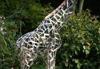 泉州长颈鹿雕塑-户外草坪大型不锈钢镂空长颈鹿雕塑